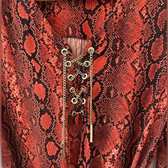 Michael Kors Orange Snake Print gold chain Dress with tie waist . - Picture 2 of 5
